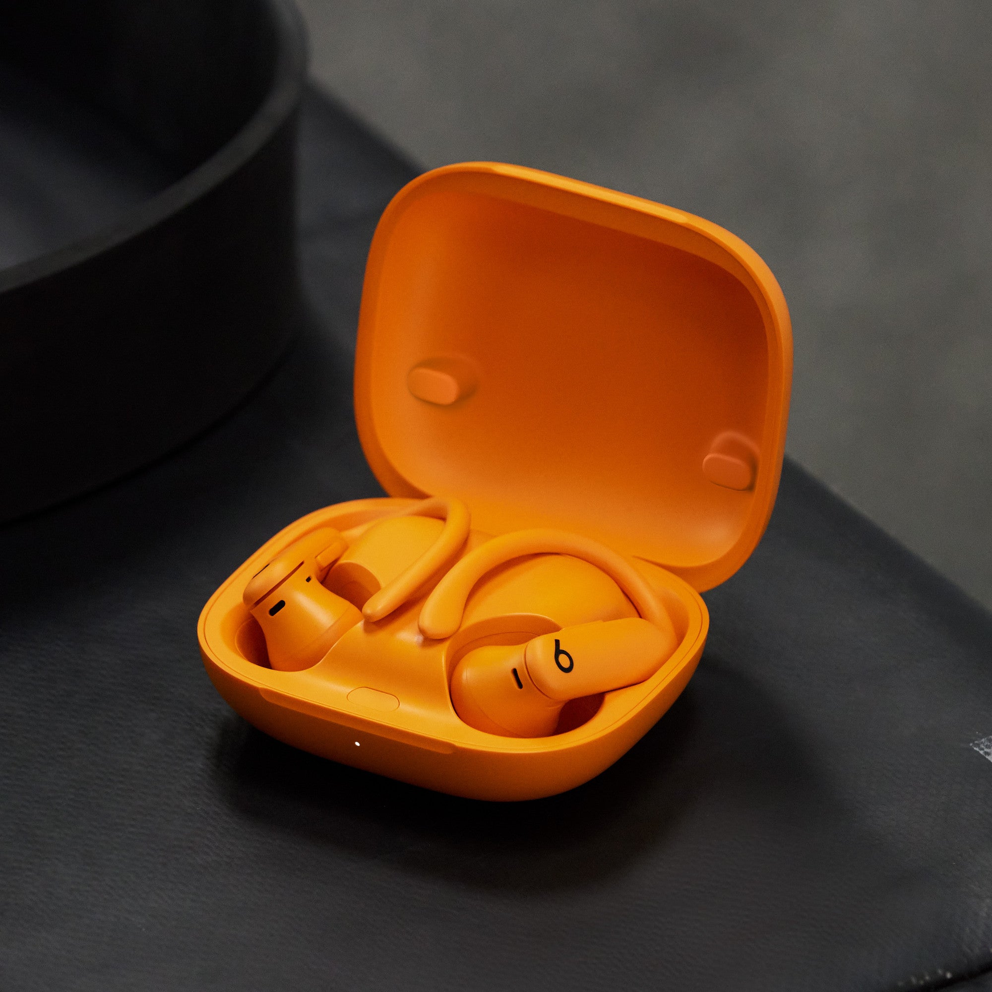 Powerbeats Pro 2 Electric Orange, iRestore Chisinau